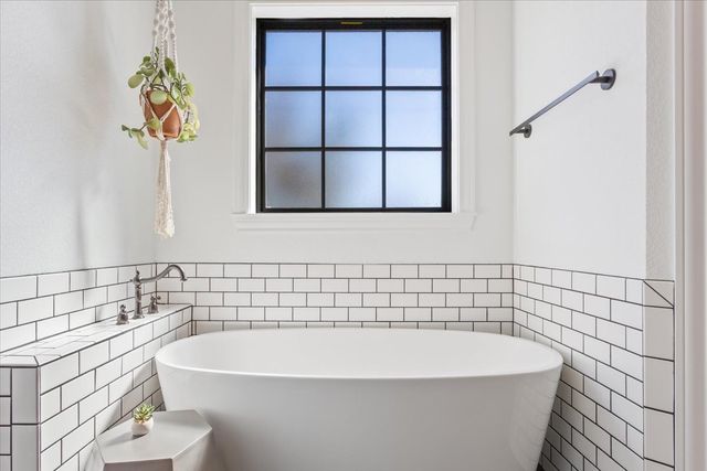 16024 Sorrento Drive, Woodway, TX 76712