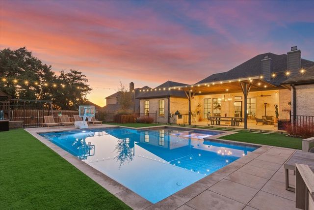 16024 Sorrento Drive, Woodway, TX 76712