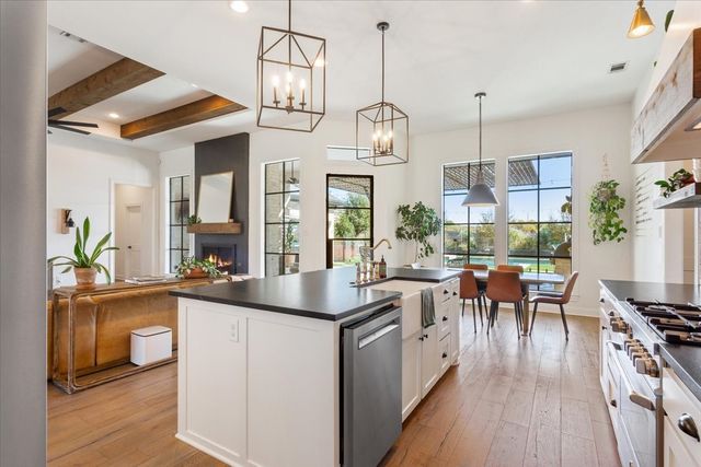 16024 Sorrento Drive, Woodway, TX 76712