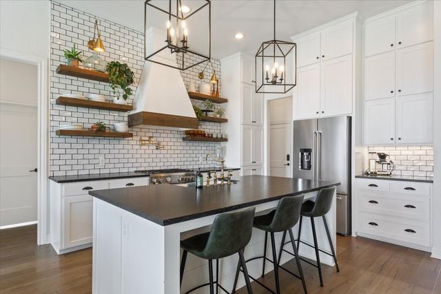 16024 Sorrento Drive, Woodway, TX 76712