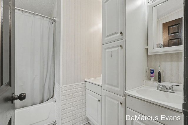 1575 S Brooks Road, Muskegon Twp, MI 49442
