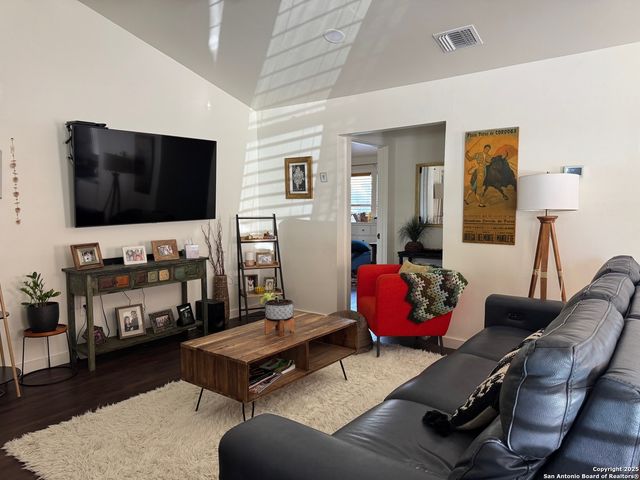 535 Devine, San Antonio, TX 78210