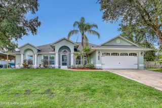 564 Hammond Street SW, Palm Bay, FL 32908