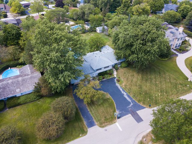 2250 White Oak Drive, Northbrook, IL 60062