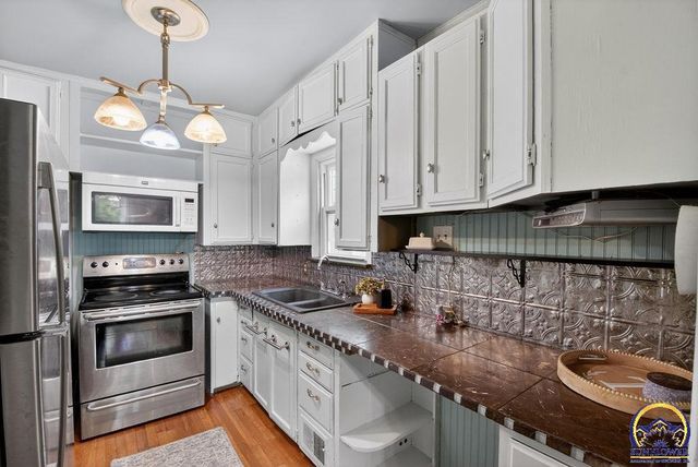 1101 SW Wayne AVE, Topeka, KS 66604