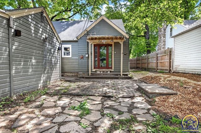 1101 SW Wayne AVE, Topeka, KS 66604