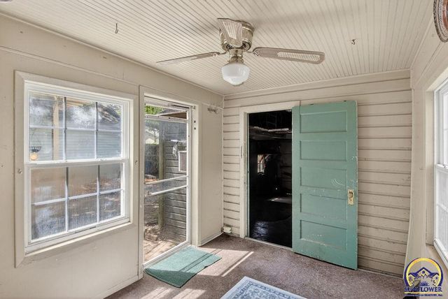 1101 SW Wayne AVE, Topeka, KS 66604