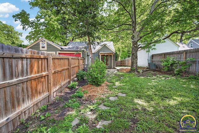 1101 SW Wayne AVE, Topeka, KS 66604