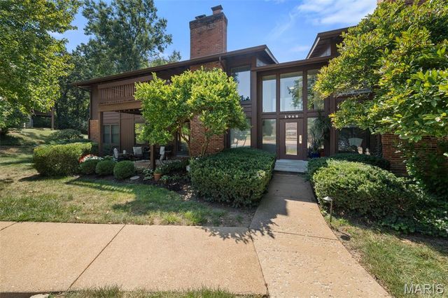 1968 Meadowtree Lane 5, Kirkwood, MO 63122