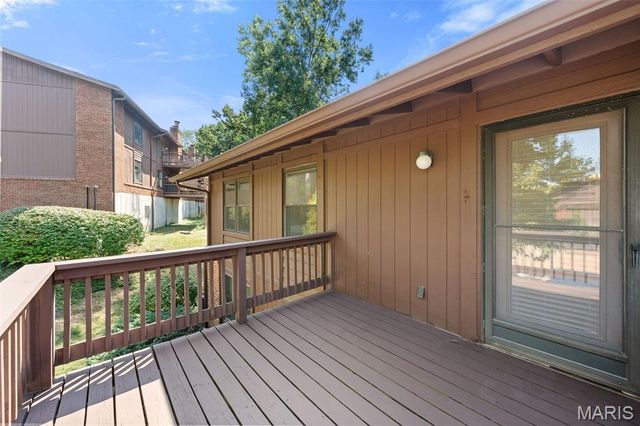 1968 Meadowtree Lane 5, Kirkwood, MO 63122