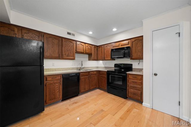 1968 Meadowtree Lane 5, Kirkwood, MO 63122