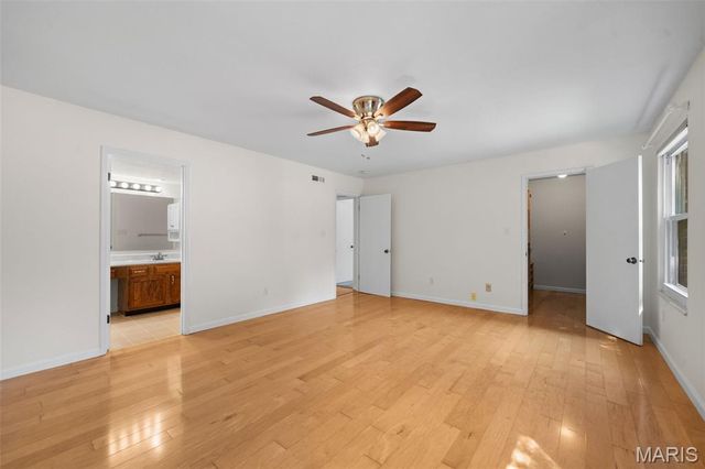 1968 Meadowtree Lane 5, Kirkwood, MO 63122