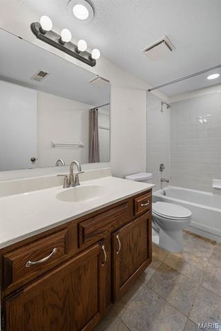 1968 Meadowtree Lane 5, Kirkwood, MO 63122
