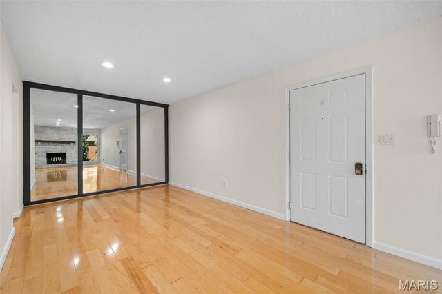 1968 Meadowtree Lane 5, Kirkwood, MO 63122