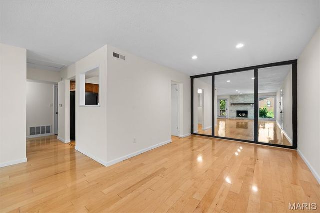 1968 Meadowtree Lane 5, Kirkwood, MO 63122