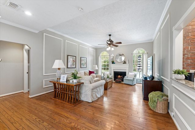 11 Golden Place, The Woodlands, TX 77381