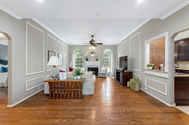 11 Golden Place, The Woodlands, TX 77381