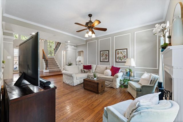 11 Golden Place, The Woodlands, TX 77381
