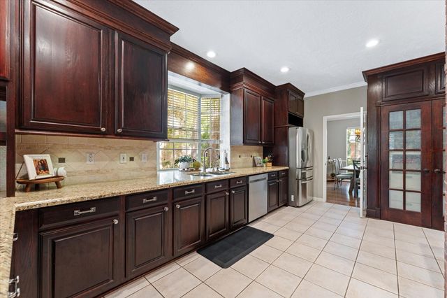 11 Golden Place, The Woodlands, TX 77381