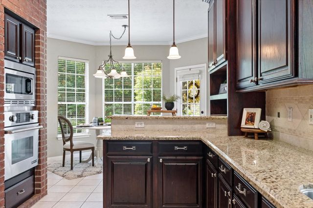 11 Golden Place, The Woodlands, TX 77381