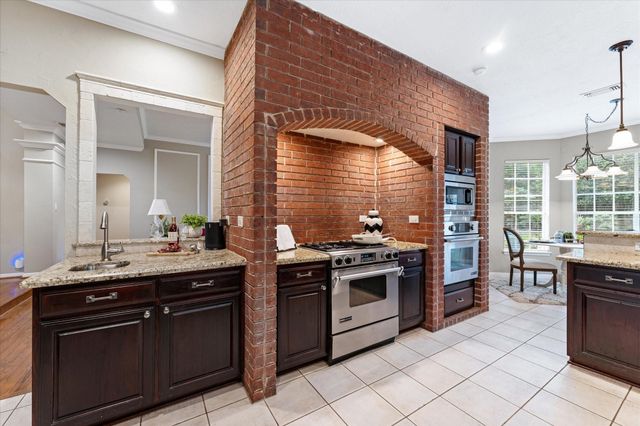 11 Golden Place, The Woodlands, TX 77381