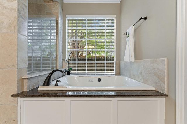 11 Golden Place, The Woodlands, TX 77381
