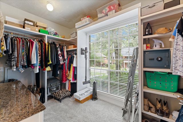 11 Golden Place, The Woodlands, TX 77381