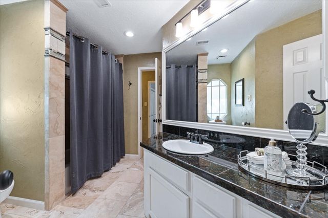 11 Golden Place, The Woodlands, TX 77381