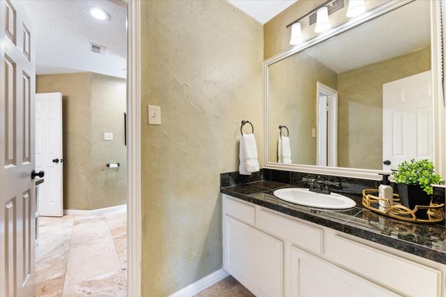 11 Golden Place, The Woodlands, TX 77381