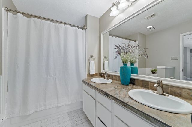 11 Golden Place, The Woodlands, TX 77381
