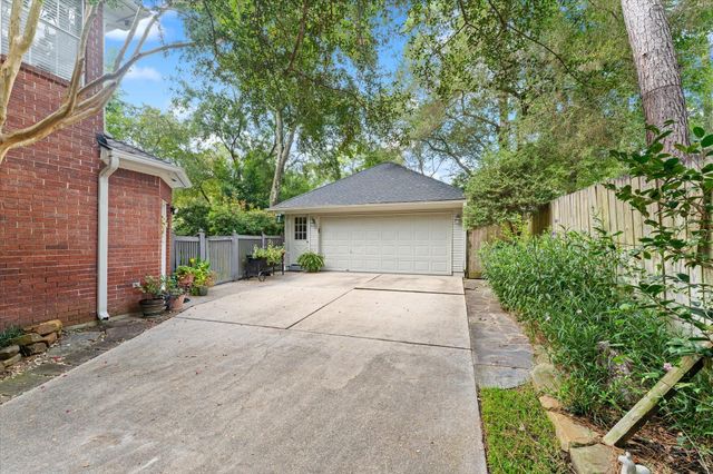 11 Golden Place, The Woodlands, TX 77381