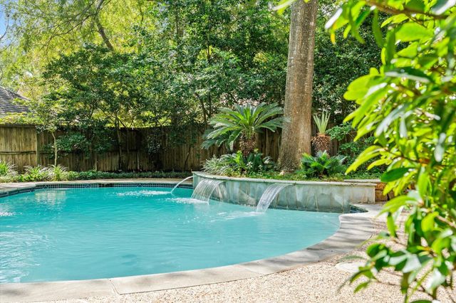 11 Golden Place, The Woodlands, TX 77381
