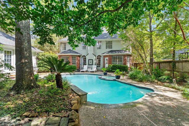 11 Golden Place, The Woodlands, TX 77381
