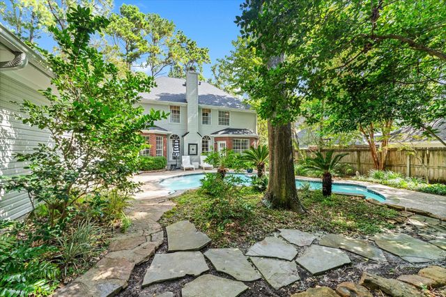 11 Golden Place, The Woodlands, TX 77381