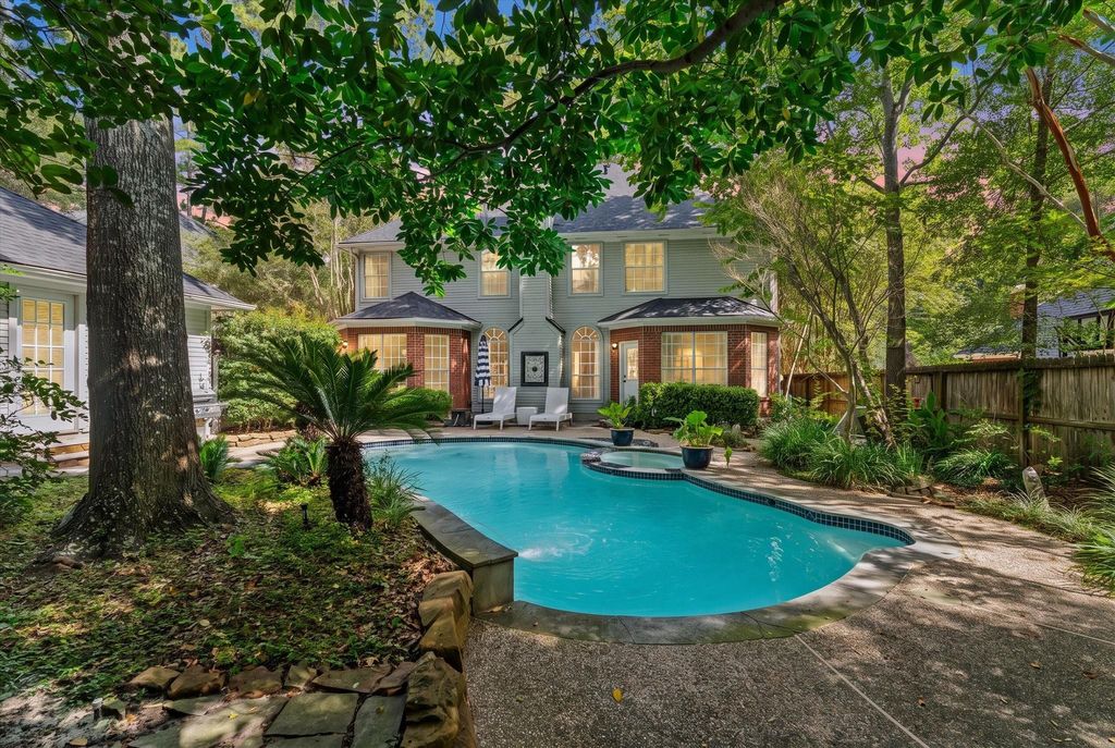 11 Golden Place, The Woodlands, TX 77381