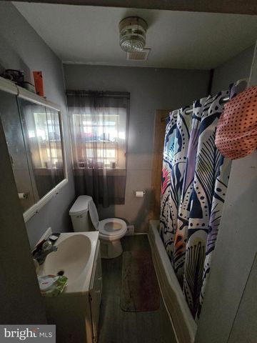 4904 N FRONT ST, Philadelphia, PA 19120