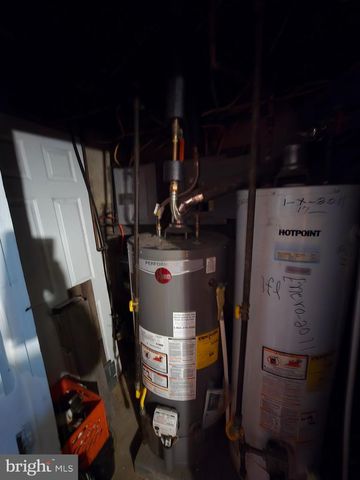 4904 N FRONT ST, Philadelphia, PA 19120