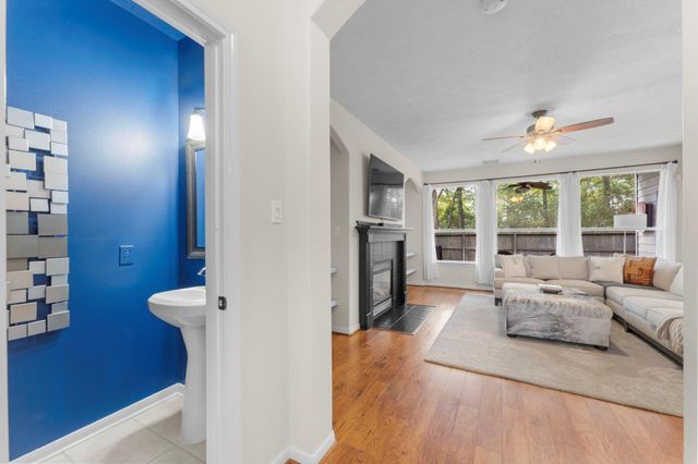 122 W Burberry Circle, The Woodlands, TX 77384