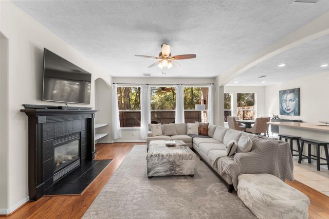 122 W Burberry Circle, The Woodlands, TX 77384