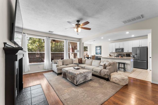 122 W Burberry Circle, The Woodlands, TX 77384