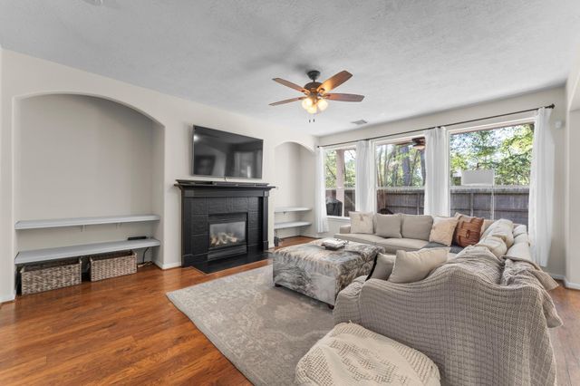 122 W Burberry Circle, The Woodlands, TX 77384