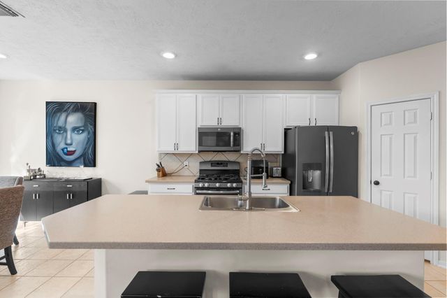 122 W Burberry Circle, The Woodlands, TX 77384