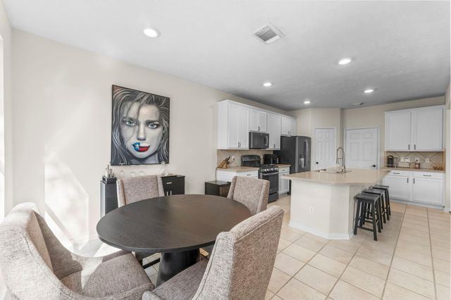 122 W Burberry Circle, The Woodlands, TX 77384