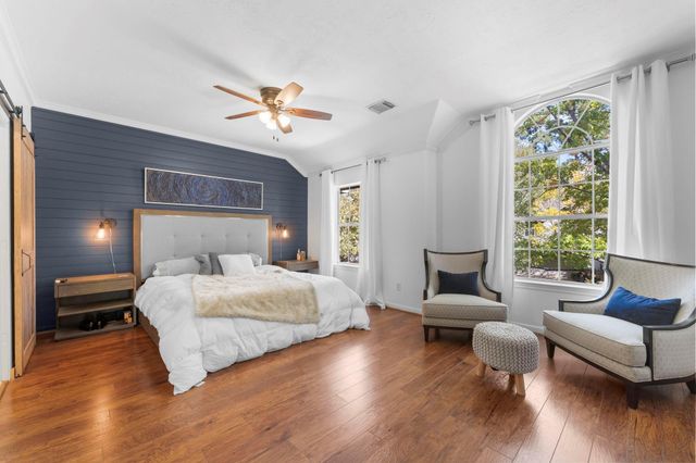 122 W Burberry Circle, The Woodlands, TX 77384