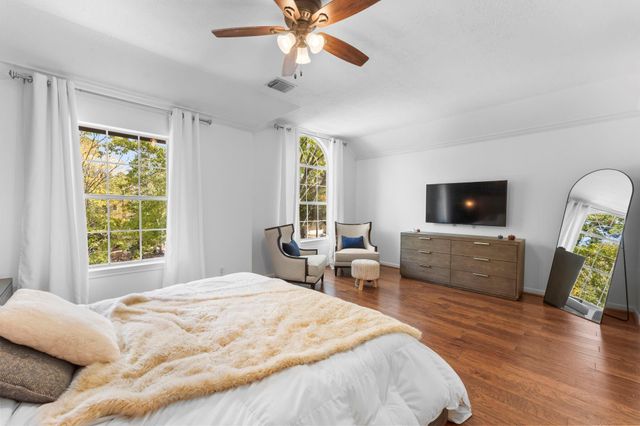 122 W Burberry Circle, The Woodlands, TX 77384