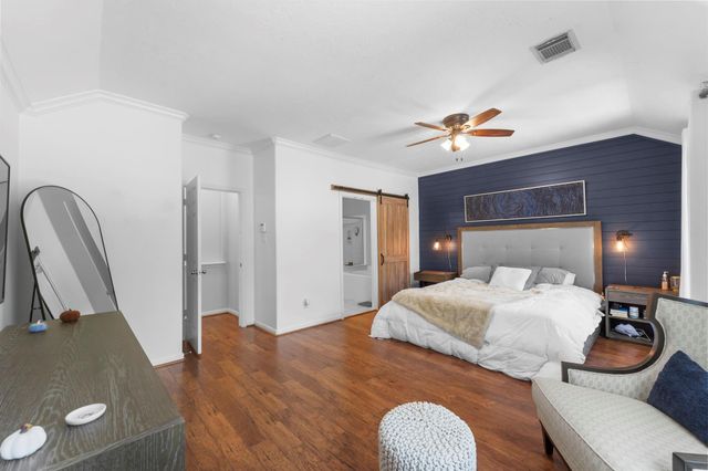 122 W Burberry Circle, The Woodlands, TX 77384