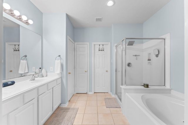 122 W Burberry Circle, The Woodlands, TX 77384