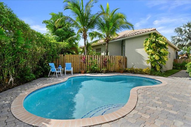 2459 Players Court, Wellington, FL 33414
