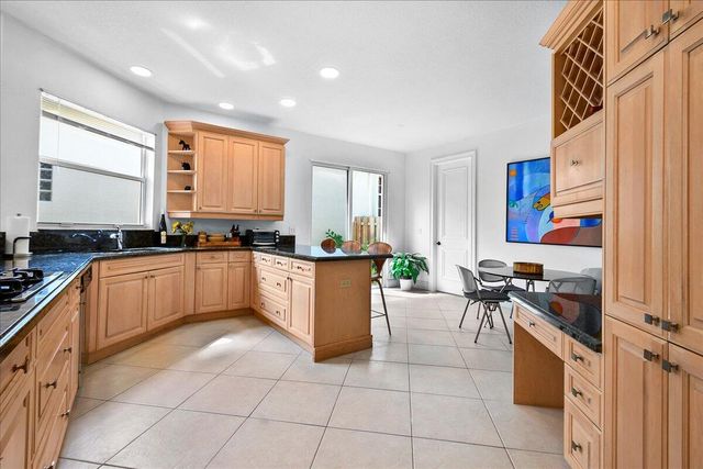 2459 Players Court, Wellington, FL 33414
