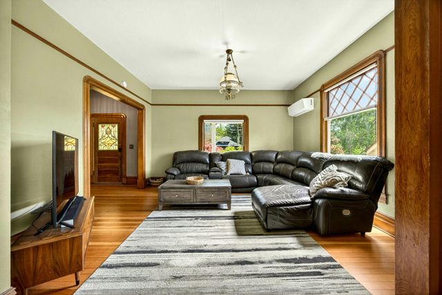 1002 NW Washington Boulevard, Grants Pass, OR 97526